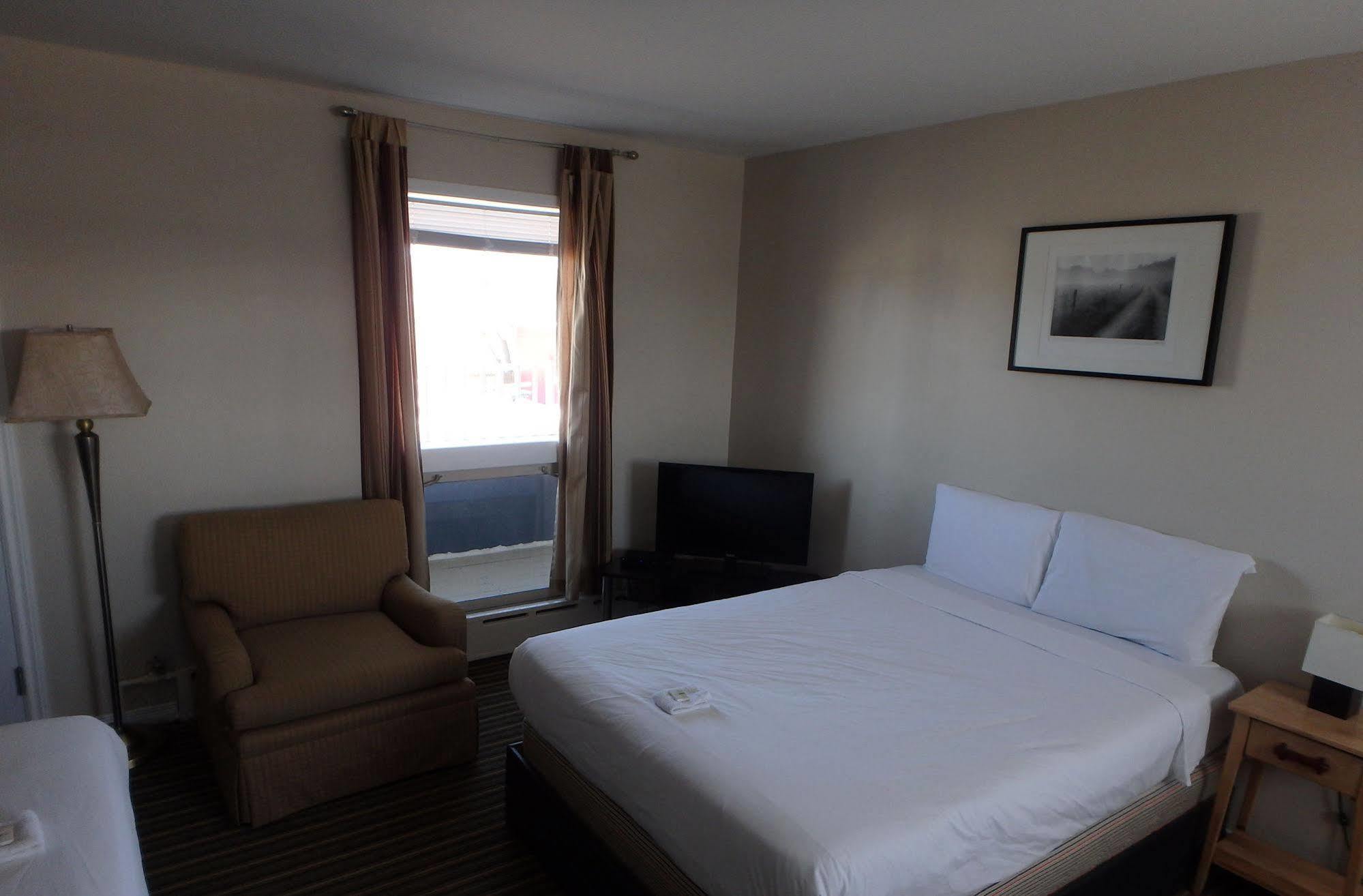 Motel Wheel New Liskeard